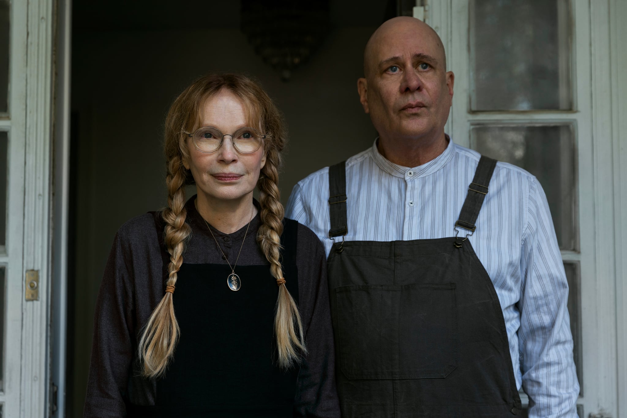 The Watcher. (L to R) Mia Farrow as Pearl Winslow, Terry Kinney as Jasper Winslow in episode 103 of The Watcher. Cr. Eric Liebowitz/Netflix © 2022