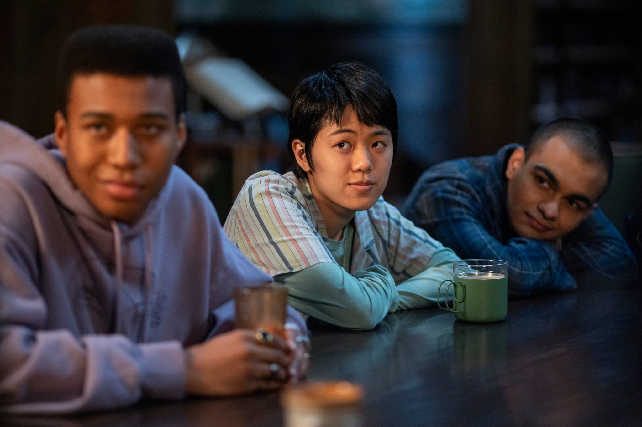 The Midnight Club. (L to R) Chris Sumpter as Spencer, Aya Furukawa as Natsuki, Sauriyan Sapkota as Amesh in episode 110 of The Midnight Club. Cr. Eike Schroter/Netflix © 2022