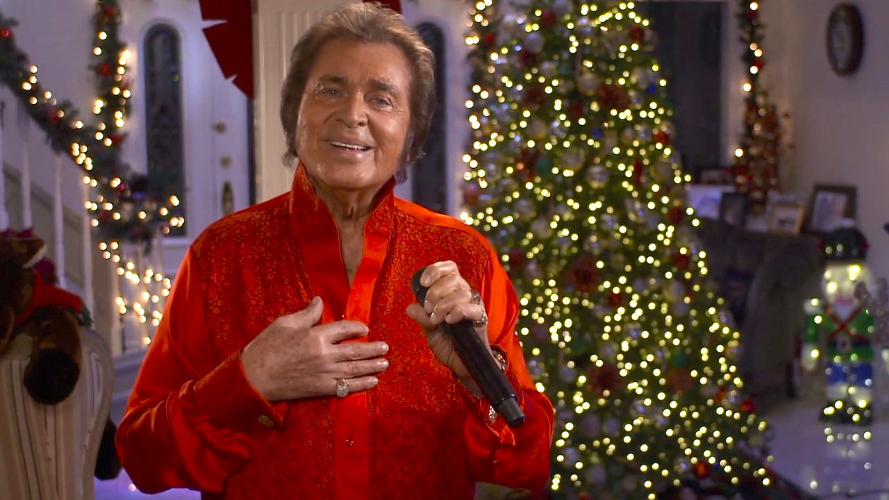 Engelbert Humperdinck surprises fans with a Youtube Christmas Special