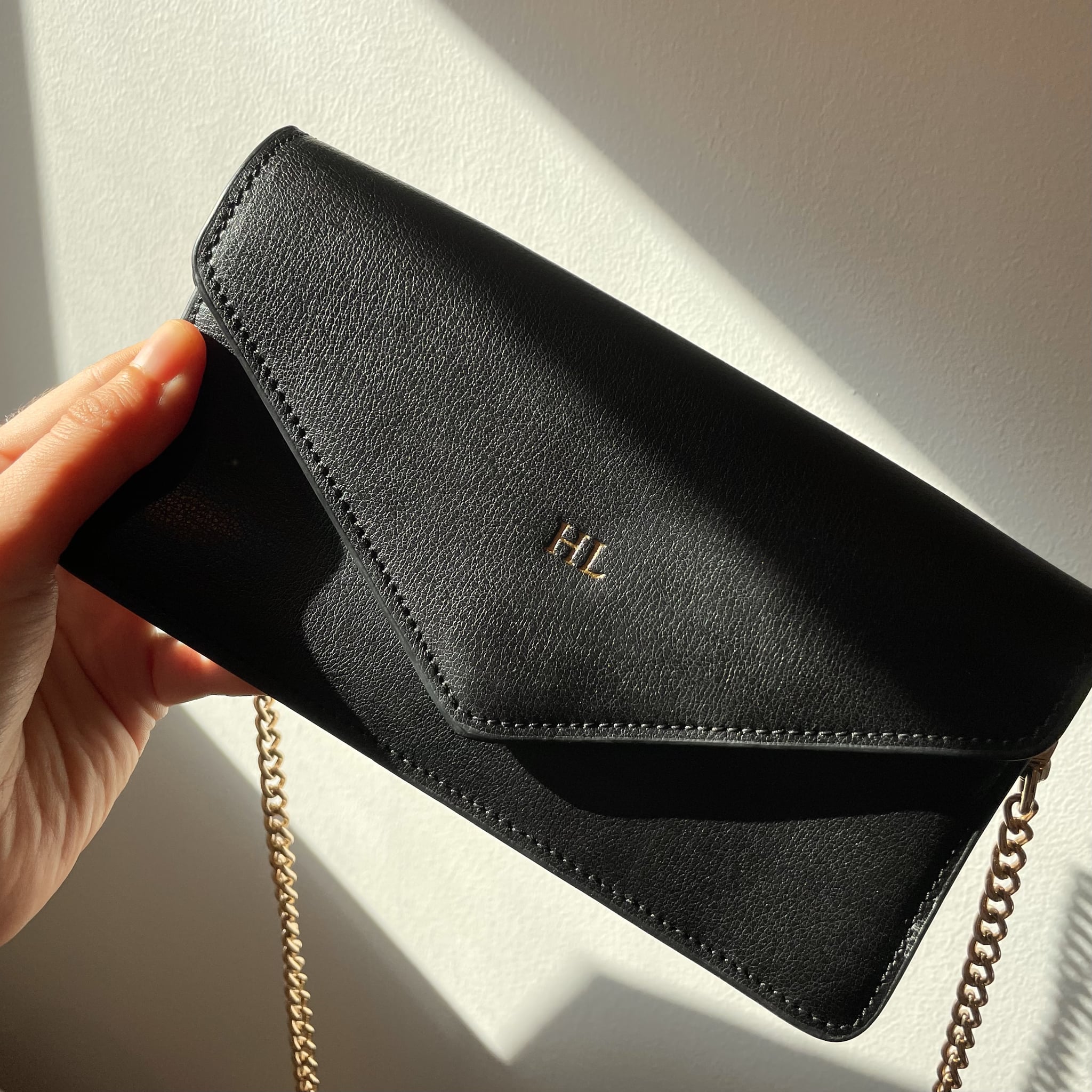 Leatherology’s Small Willow Wallet Crossbody Makes the Perfect Holiday Gift