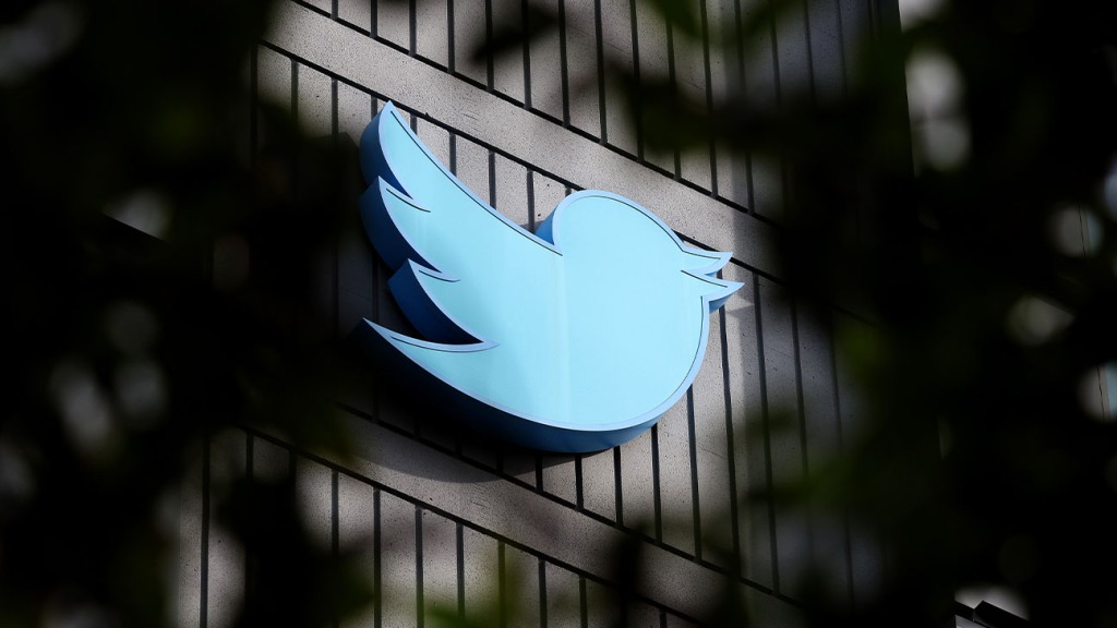 Mass Layoffs to Hit Twitter on Friday, Employees Told in Email