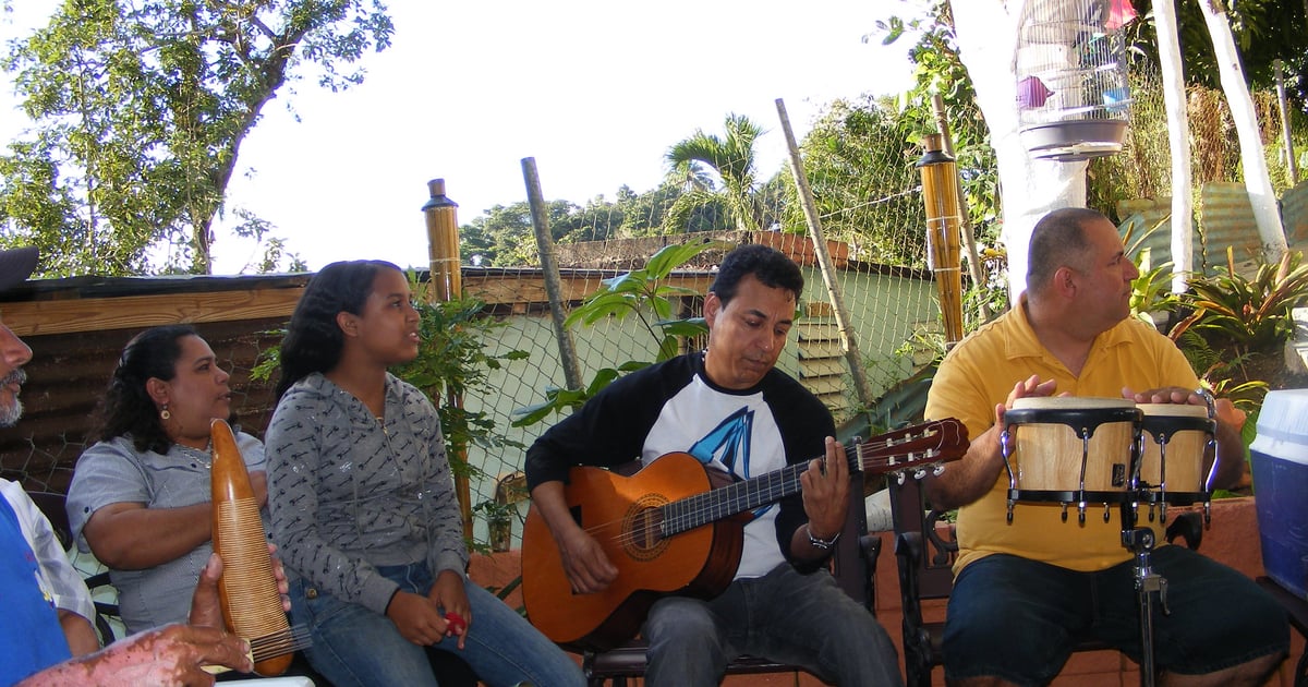 6 Puerto Rican Christmas Carols to Play This Noche Buena